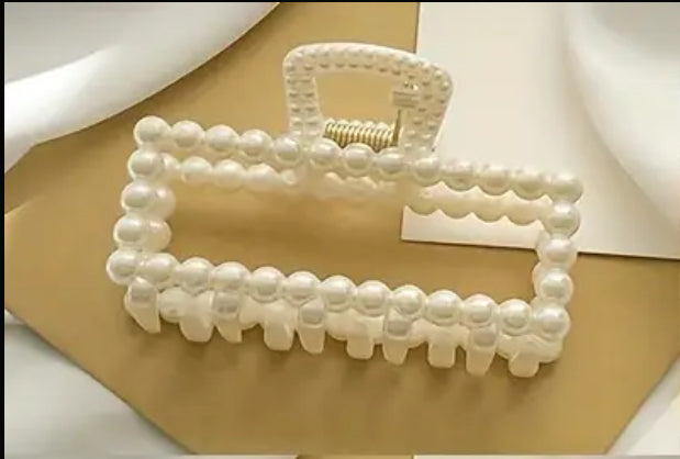 Pearl Plastic Grab Clip