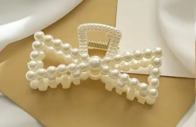 Pearl Plastic Grab Clip