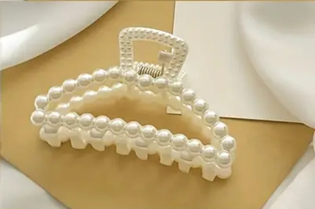 Pearl Plastic Grab Clip